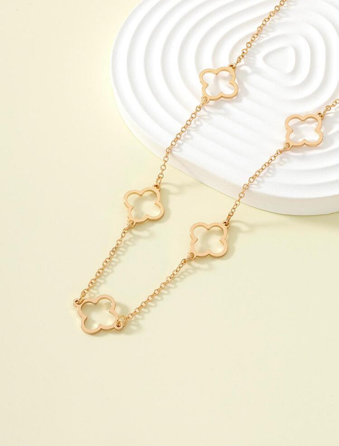 Clover Necklace Gold